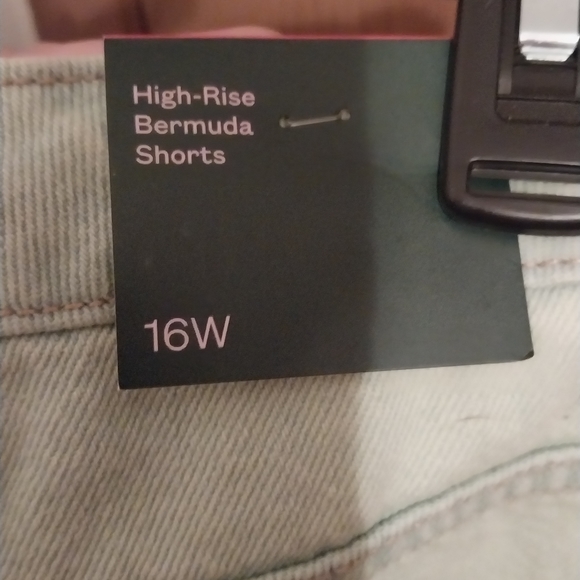 Wild Fable High Rise Bermuda Shorts Size 16W NWT - Picture 6 of 6